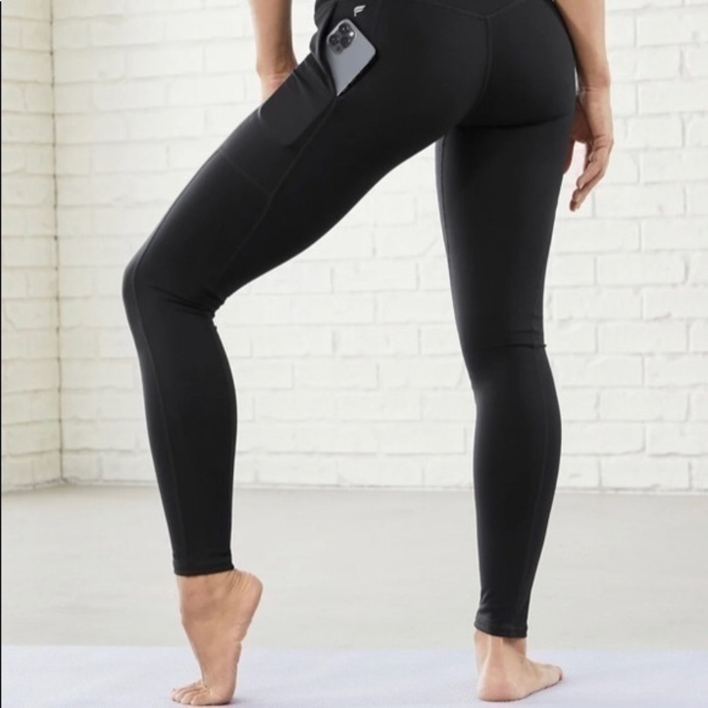 Fabletics Trinity High-Waisted Pocket  7/8 Legging